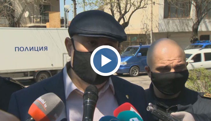 Това заяви главният прокурор Иван Гешев от мястото, където в момента тече специализирана акция по задържането на нападателите на журналиста