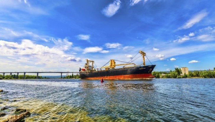 Тръбата не е била вкопана в дъното на езерото, както е било предвидено в проекта за изграждането ѝ на стойност 5 млн. евро