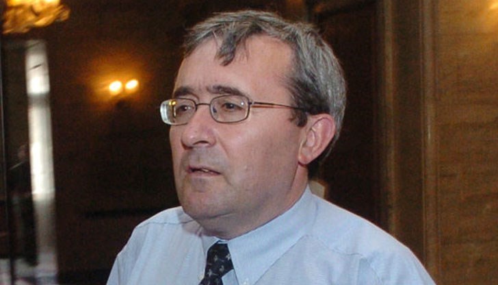 Има нещо абсурдно и дори перверзно, когато казват - почина от вируса даден човек, ама има и съпътстващи заболявания