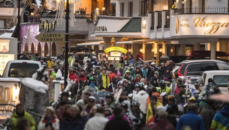 Останалите ограничения започнаха да се отменят поетапно от 14 април