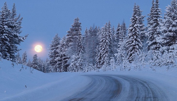 Жълт код за снеговалежи е обявен за две области в Южна България – Смолянска и Кърджалийска