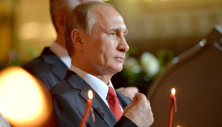 Президентът на Русия ще запали свещ в параклиса в московската си резиденция Ново Огарьово, където живее и работи в момента