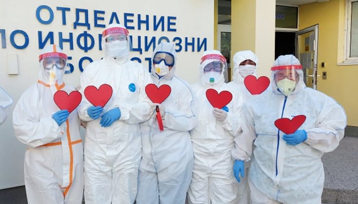 Зад предпазните маски и шлемовете има само усмивки, а в сърцата им много дух и увереност!