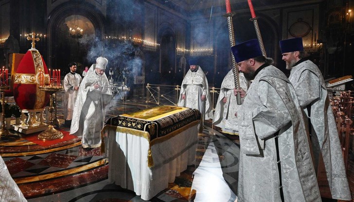 Стотици нейни свещенослужители и монаси са болни от коронавирус, неколцина щатни сътрудници вече починаха