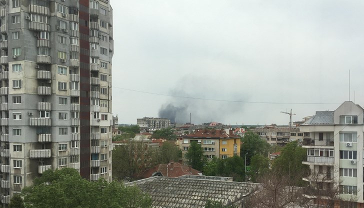 Незаконно горене на отпадъци в бившия завод "Дунавия"