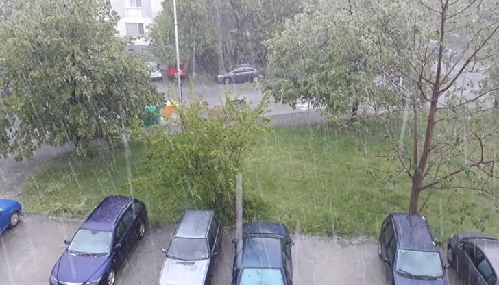 Ледените късове са били с големина на грахово зърно