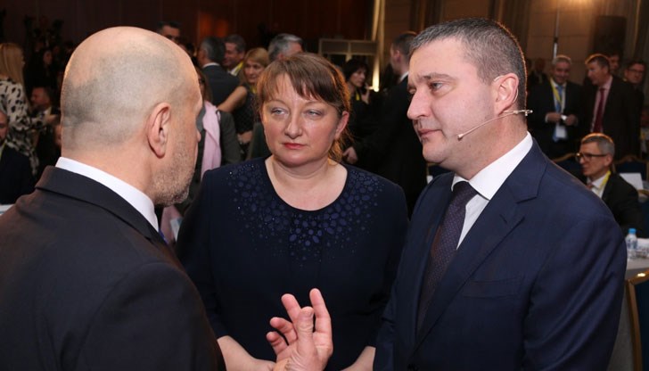 Кабинетът и президентът създават вреден шум, твърди Томислав Дончев