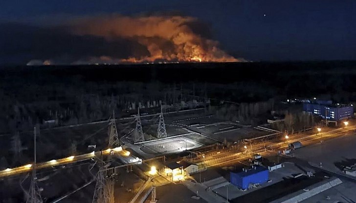 Експерти по околната среда се опасяват, че пожарите може да разнесат радиоактивен дим до Киев