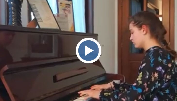 Изпълнението на 12-годишната Вероника Илиева е подарък за всички почитатели на класическата музика по случай предстоящите празници