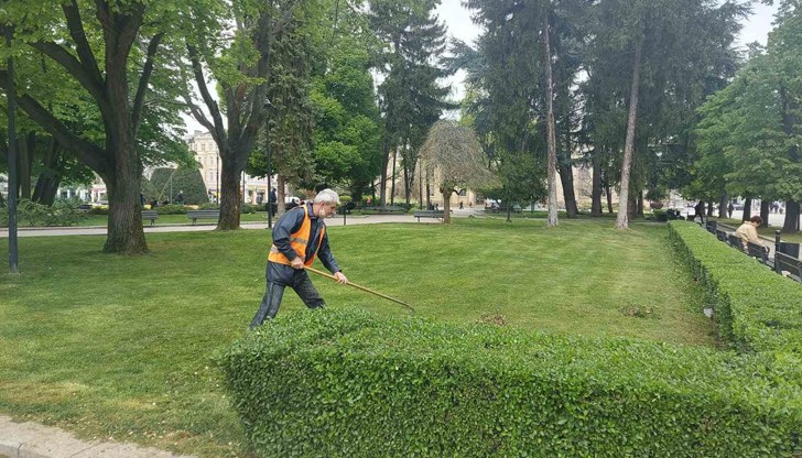Пенчо Милков: Общинските екипи работят по график Пенчо Милков: Общинските екипи работят по график