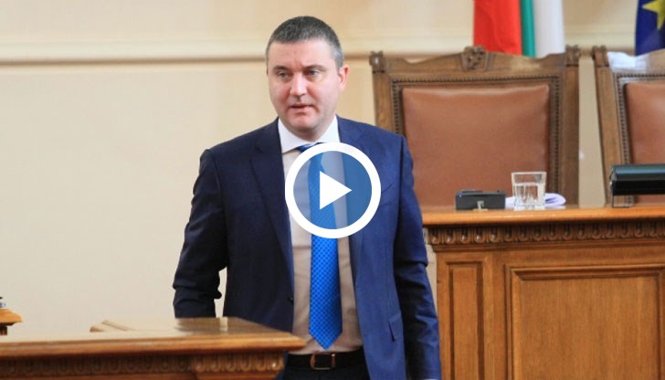 Политиците може и да не знаят какво да правят в кризата, но има на кого да си изкарат гнева - на гражданите