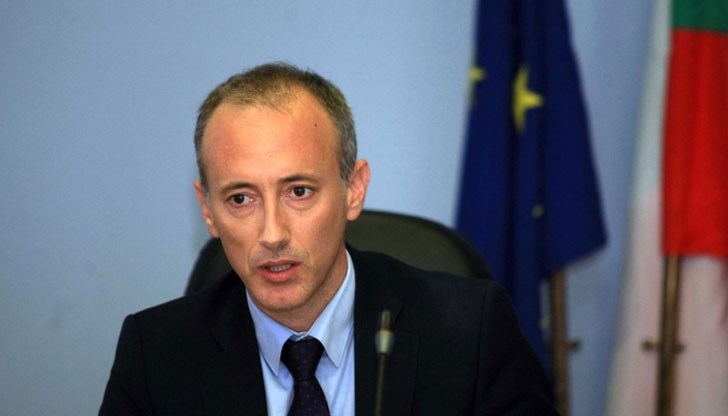 Държавните зрелостни изпити след 12-ти клас ще бъдат на 30-ти май и на 1-ви юни. Външното оценяване след 7-ми клас ще бъде на 13-ти и на 15-ти юни Държавните зрелостни изпити след 12-ти клас ще бъдат на 30-ти май и на 1-ви юни. Външното оценяване след 7-ми клас ще бъде на 13-ти и на 15-ти юни