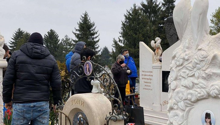 Родители и близки почетоха паметта на 12-те деца - Ангелите от Лим