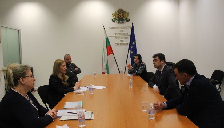 Под съмнение е връщането на парите на всички с предплатени екскурзии и почивки. Застрахователи прекратяват договори с тях Под съмнение е връщането на парите на всички с предплатени екскурзии и почивки. Застрахователи прекратяват договори с тях