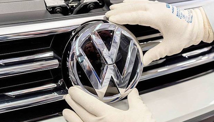 Първият завод, който ще отвори врати наново, е фабриката на "Фолксваген" в Цвикау в източната част на Германия Първият завод, който ще отвори врати наново, е фабриката на "Фолксваген" в Цвикау в източната част на Германия