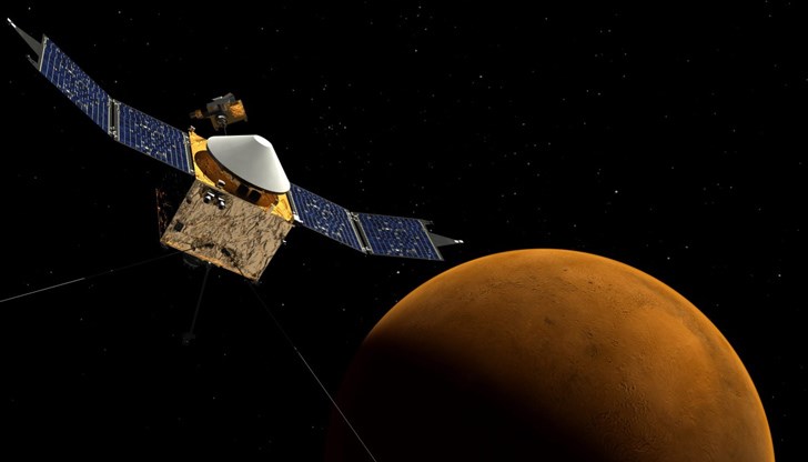 Камерата на High Resolution Imagine Science Experiment (HiRISE) на борда на сондата на НАСА Mars Reconnaissance Orbiter (MRO) вече откри, че Червената планета е наистина странна