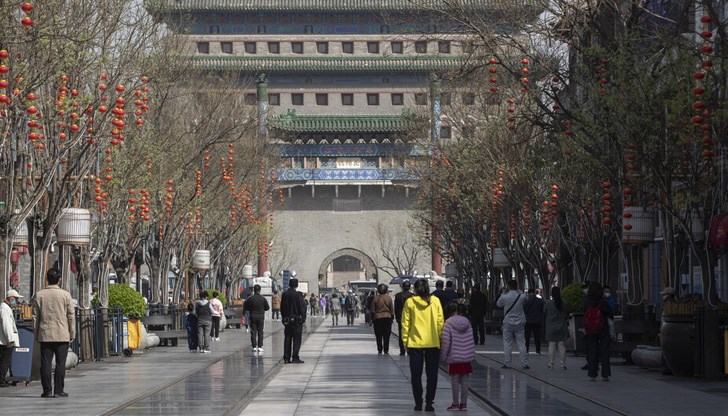 Знамената бяха спуснати наполовина Знамената бяха спуснати наполовина