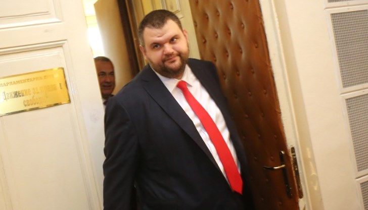 Депутатът Делян Пеевски е дарил 1000 бързи теста на жителите на село Паничерево, веднага след като стана ясно, че то ще бъде поставено под карантина Депутатът Делян Пеевски е дарил 1000 бързи теста на жителите на село Паничерево, веднага след като стана ясно, че то ще бъде поставено под карантина