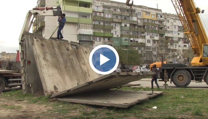 Тези бетонни конструкции са от 1986 година, когато са изграждани последните панелни блокове в квартала