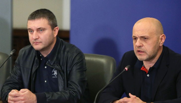 Правителството ще решава без санкция на парламента какви размествания в перото за заплати да прави Правителството ще решава без санкция на парламента какви размествания в перото за заплати да прави