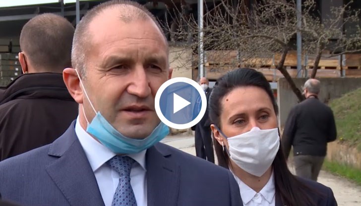 Многократното повтаряне на манипулацията, че президентът иска да саботира здравните мерки, няма да я превърне в истина