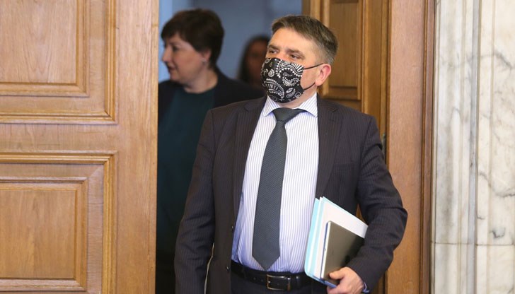 Той не знаел какво ще измислят от Президентството, но бил сигурен, че създават контратеза Той не знаел какво ще измислят от Президентството, но бил сигурен, че създават контратеза