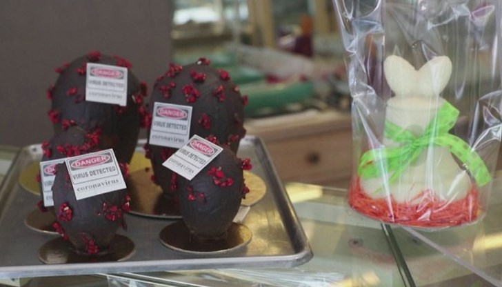 Всяко яйце е придружено с бележка, че е опасно, защото в него е открит вирус