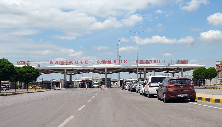 Забраната беше въведена на 24 април - първия ден от свещения за мюсюлманите месец рамазан Забраната беше въведена на 24 април - първия ден от свещения за мюсюлманите месец рамазан