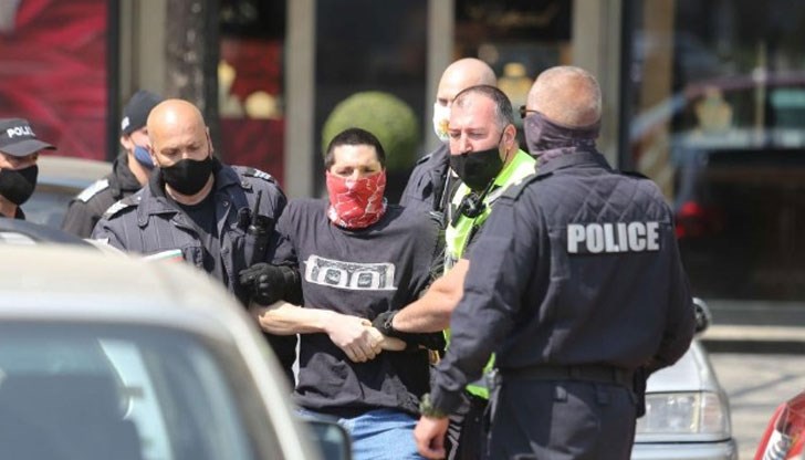 Стигна се и до арести на няколко от протестиращите