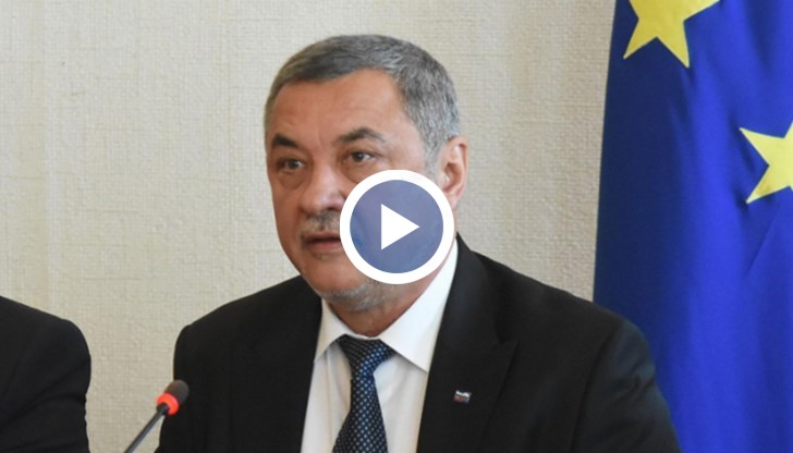 Държавата трябва да осигури пазари, а не кредити