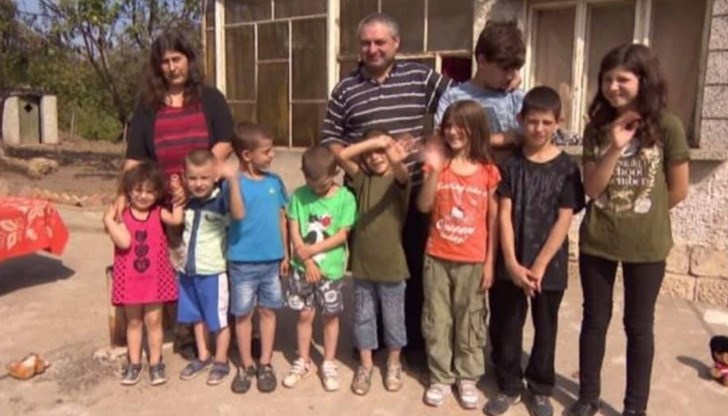 Ако някой иска да помогне, може да изпрати храни или средства до офис на "Еконт" Ако някой иска да помогне, може да изпрати храни или средства до офис на "Еконт"