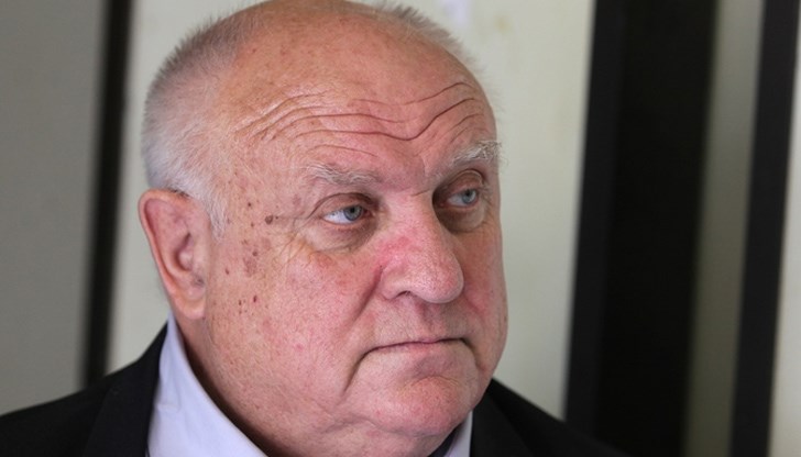 Надзирателите да са с бонета и калцуни срещу COVID-19 Надзирателите да са с бонета и калцуни срещу COVID-19