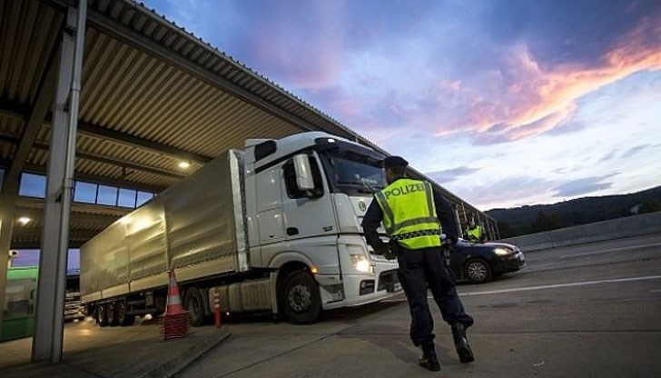 От средата на март лицата, които не са германски граждани или не са постоянно пребиваващи, са допускани в страната само ако изтъкнат основателна причина