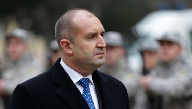 Ако много държите да се равнявате по президента, както разбрах от вашите изказвания, има лесно решение - кръгом и бегом обратно към месец март Ако много държите да се равнявате по президента, както разбрах от вашите изказвания, има лесно решение - кръгом и бегом обратно към месец март