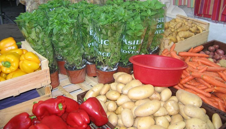 Министерството на земеделието обаче не отстъпва от идеята за задължително предлагане на български храни в поне половината от търговската площ на магазините