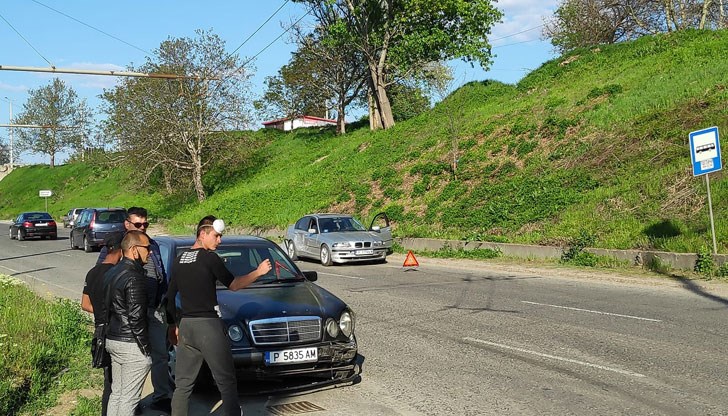 Удариха се "Мерцедес" и "БМВ"