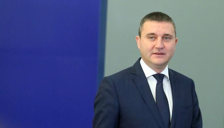 Актуализацията на бюджета е напълно съобразена с това държавата да може да изпълнява функциите си през следващите месеци и до края на годината Актуализацията на бюджета е напълно съобразена с това държавата да може да изпълнява функциите си през следващите месеци и до края на годината