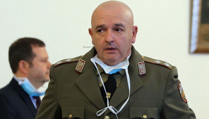 Как така се получи за 15 дни - от любимец на народа, медийно преекспонираният ген. Мутафчийски, да се превърне във всеобщ омразник и дразнител?!