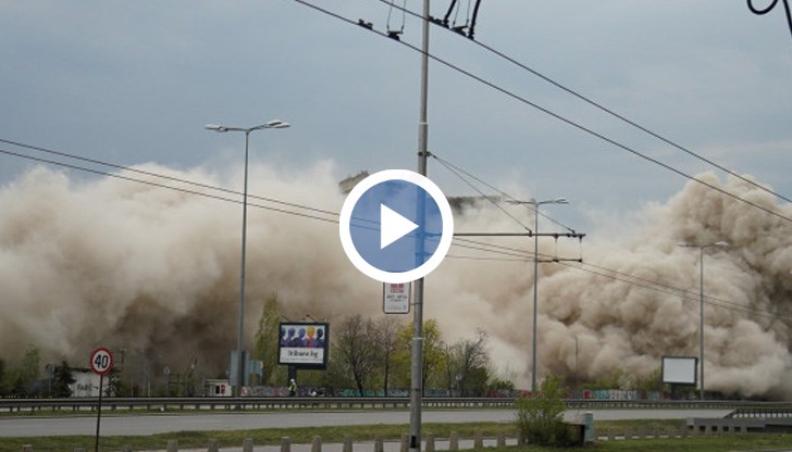 По-малката засега остава