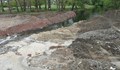 Строители са засипали коритото на река Искър край Панчарево с отпадъци