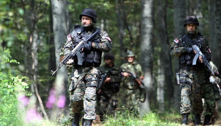 Сръбските войници ще останат да патрулират на входовете на трите мигрантски центъра