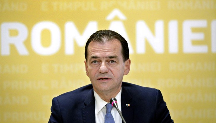 Пуши и пие в кабинета си с министри Пуши и пие в кабинета си с министри