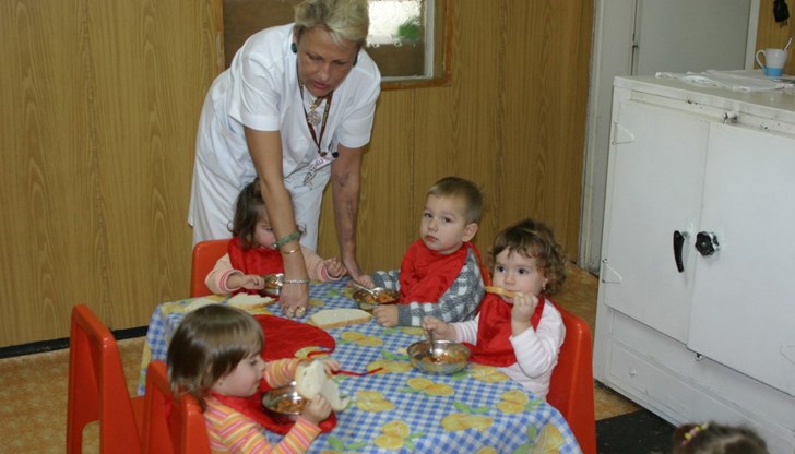 Недостиг на места има само в яслените групи Недостиг на места има само в яслените групи