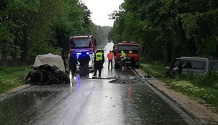 Катастрофата е станала днес около 11:50 часа по пътя между селата Грънчарово и Секулово