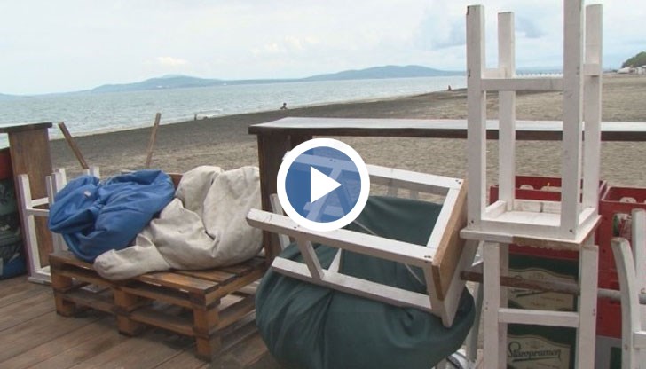 Масите трябва да са на 2,5 метра разстояние, обслужващият персонал да е със защитни маски, а местата да се дезинфекцират след всеки посетител