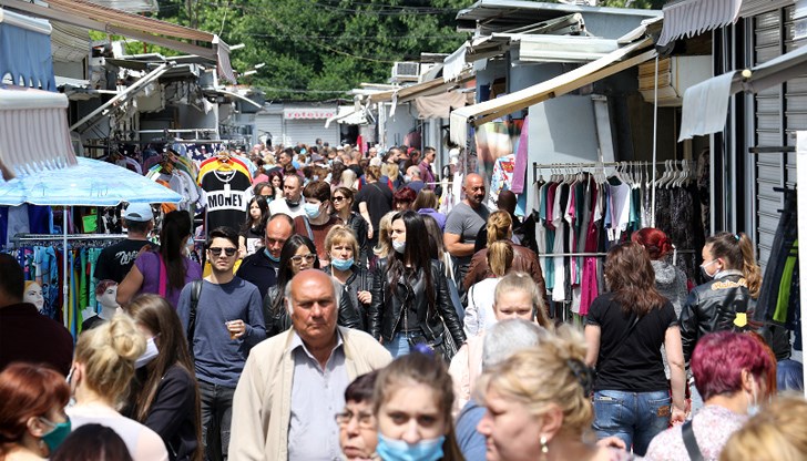 Пазарът работи пробно едва за 4 часа Пазарът работи пробно едва за 4 часа