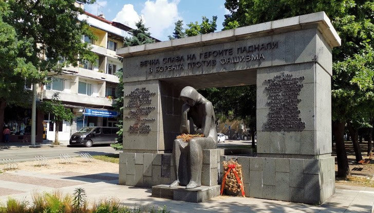 Това са Братската могила и Паметникът на жертвите от тоталитаризма