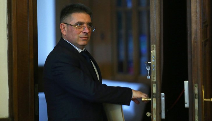 Министърът на правосъдието оправдава тормоза на колектори над граждани Министърът на правосъдието оправдава тормоза на колектори над граждани