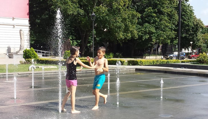 Юни идва с бури и градушки, но след това ни чака жега Юни идва с бури и градушки, но след това ни чака жега