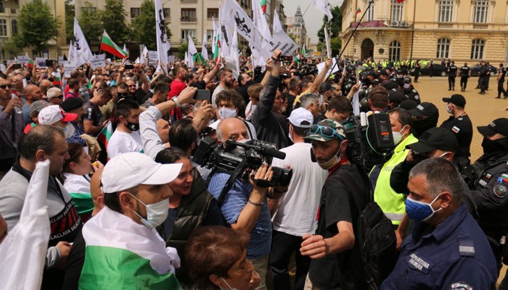 Опитаха да щурмуват сградата на Народното събрание